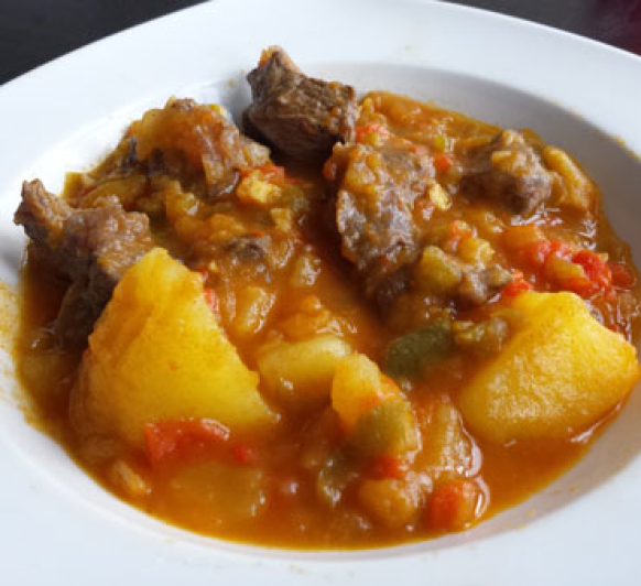 Carne guisada con patatas. Un clásico