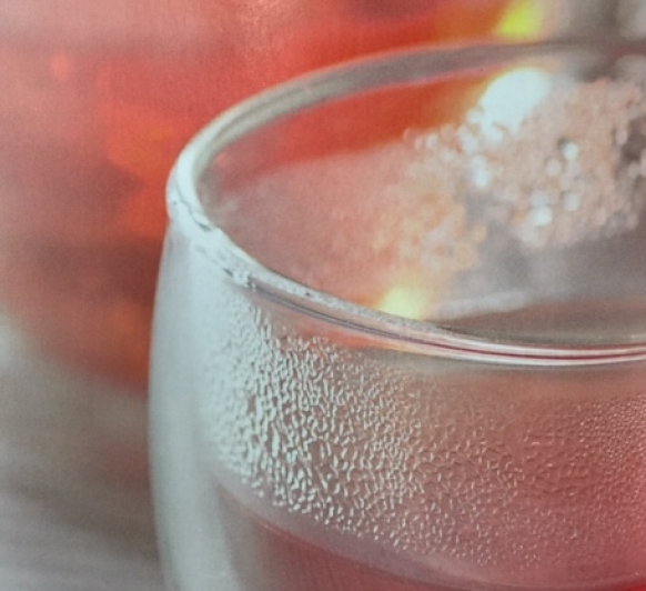 PONCHE DE MANZANA Y FRUTOS ROJOS