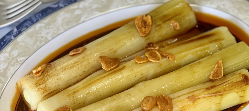 PUERROS AL VAPOR CON SOFRITO DE AJO Y PIMENTÓN