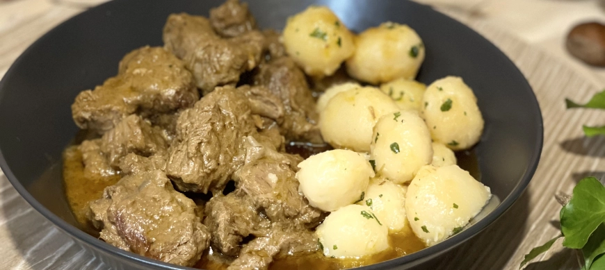 JABALÁ GUISADO CON PATATAS PARÁS (COCCIÓN LENTA)