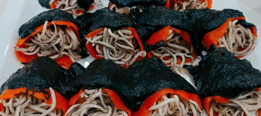 COMO PREPARAR PIMIENTOS RELLENOS DE GULAS CON SALSA DE TINTA CON THERMOMIX