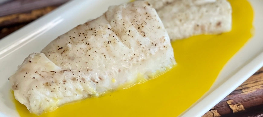 MERLUZA AL VAPOR CON CREMA DE AJO Y JEREZ