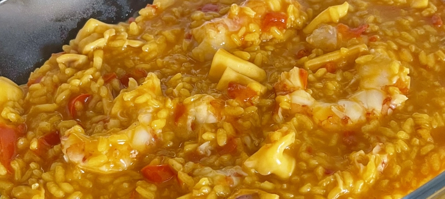 ARROZ AMARILLO CON CALAMARES Y GAMBONES