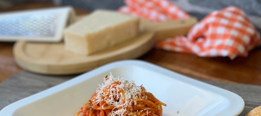 ESPAGUETIS CON SALSA DE TOMATE “A MI MANERA”