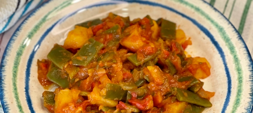 JUDÁAS VERDES CON PATATAS Y PISTO