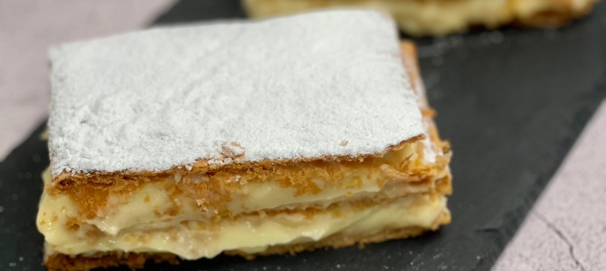 MILHOJAS DE CREMA CON HOJALDRE CARAMELIZADO