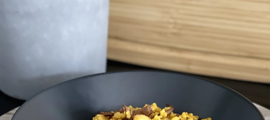 ARROZ CON CALAMARES EN SALSA AMERICANA Y GAMBONES