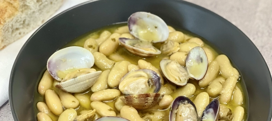 FABAS CON ALMEJAS