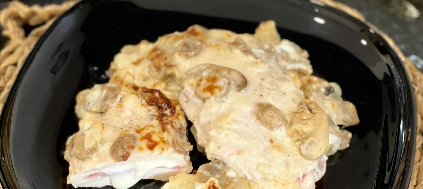 SAN JACOBO DE POLLO CON SALSA DE QUESO MANCHEGO