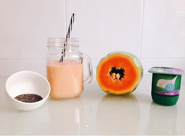 BATIDO DE PAPAYA, YOGUR Y SEMILLAS DE CHÍA