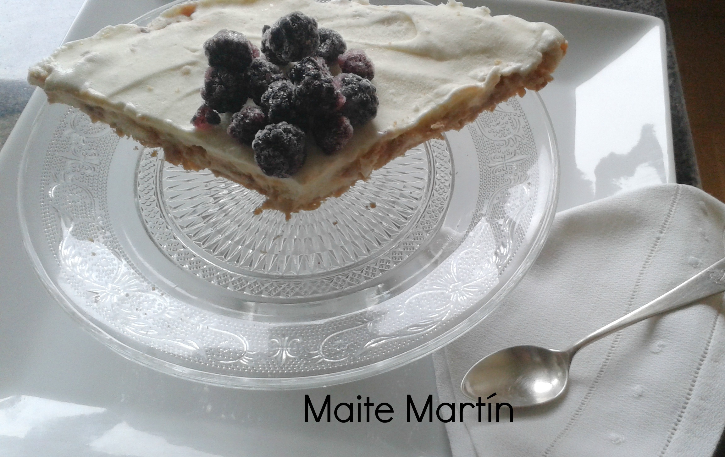 Tarta helada de nata con praliné de almendras