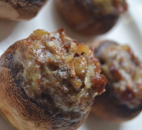 CHAMPIÑONES RELLENOS DE JAMON