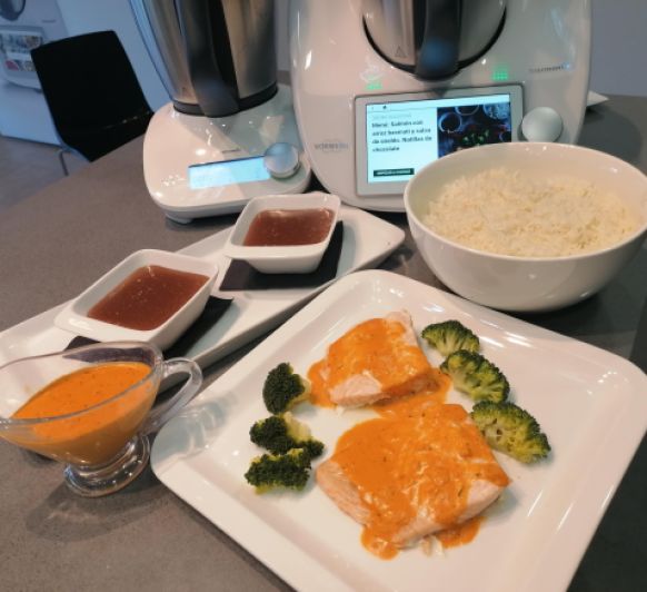 Menú :Salmón con arroz basmati y salsa de eneldo. Natillas de chocolate