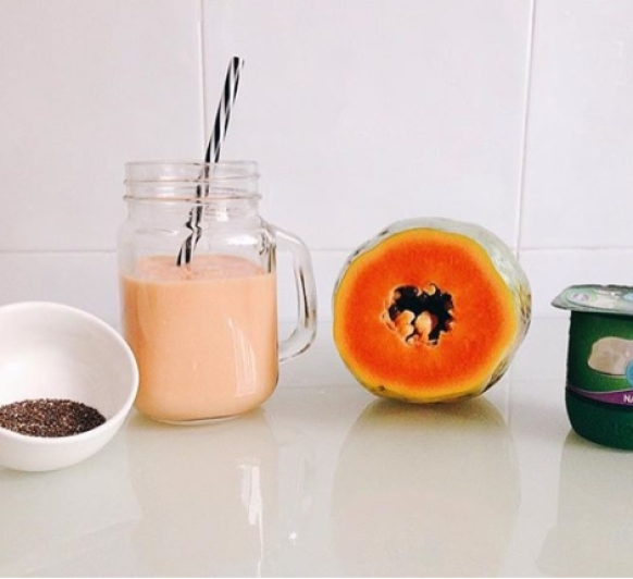 BATIDO DE PAPAYA, YOGUR Y SEMILLAS DE CHÍA