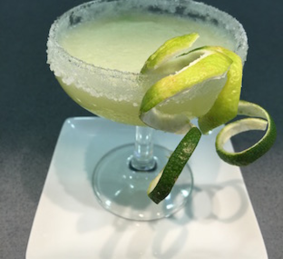 MARGARITA DE PEPINO Y LIMA