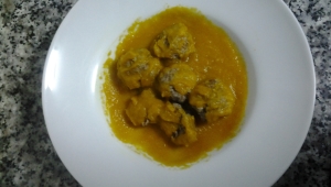 ALBÓNDIGAS AL VAPOR CON SALSA DE VERDURAS