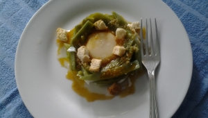 HUEVOS EN CORRAL CON JUDIAS VERDES